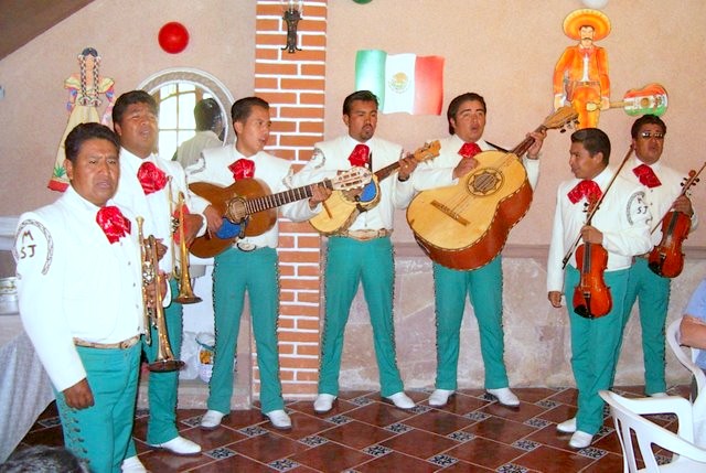 2006_MariachiBandAtWelcomeDinnerForStLouisAmbassadors