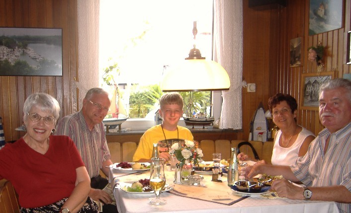 2007_DinnerWithHostsInHerne