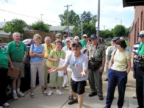 Guide Welcomes Quad Cities Ambassadors to the Hill -- St. Louis's Italian Neighborhood