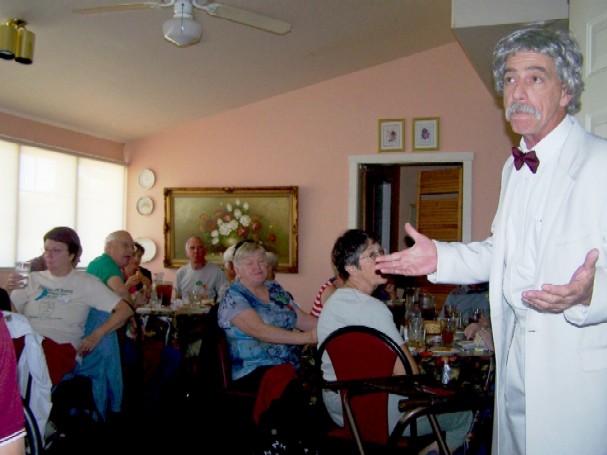 Mark Twain Drops During Lunch in Hannibal, MO