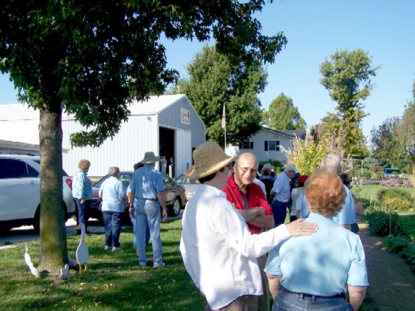 Ambassadors Visit a Peach Orchard